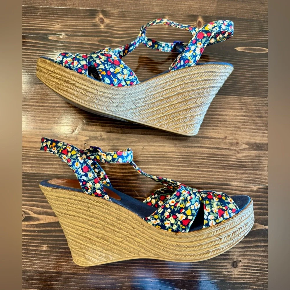 Rock & Candy “Carolina” Floral‎ Navy and Red Espadrille Wedges Size 6.5